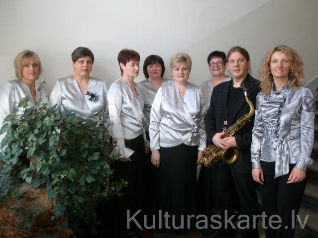 Sieviešu vokālais ansamblis 2011. gadā pēc skates Cēsīs